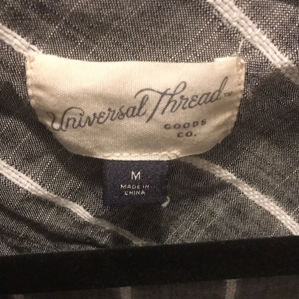 Universal Thread Shirt - Picture 2 of 3